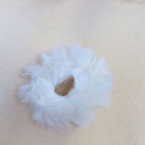 Mini Scrunchie Pelinho branco